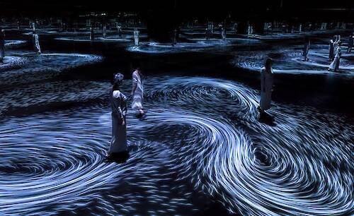 What Lies Beneath, installation in light by TeamLab