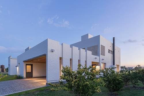 House Patio by Arrillaga Parola Arquitectos