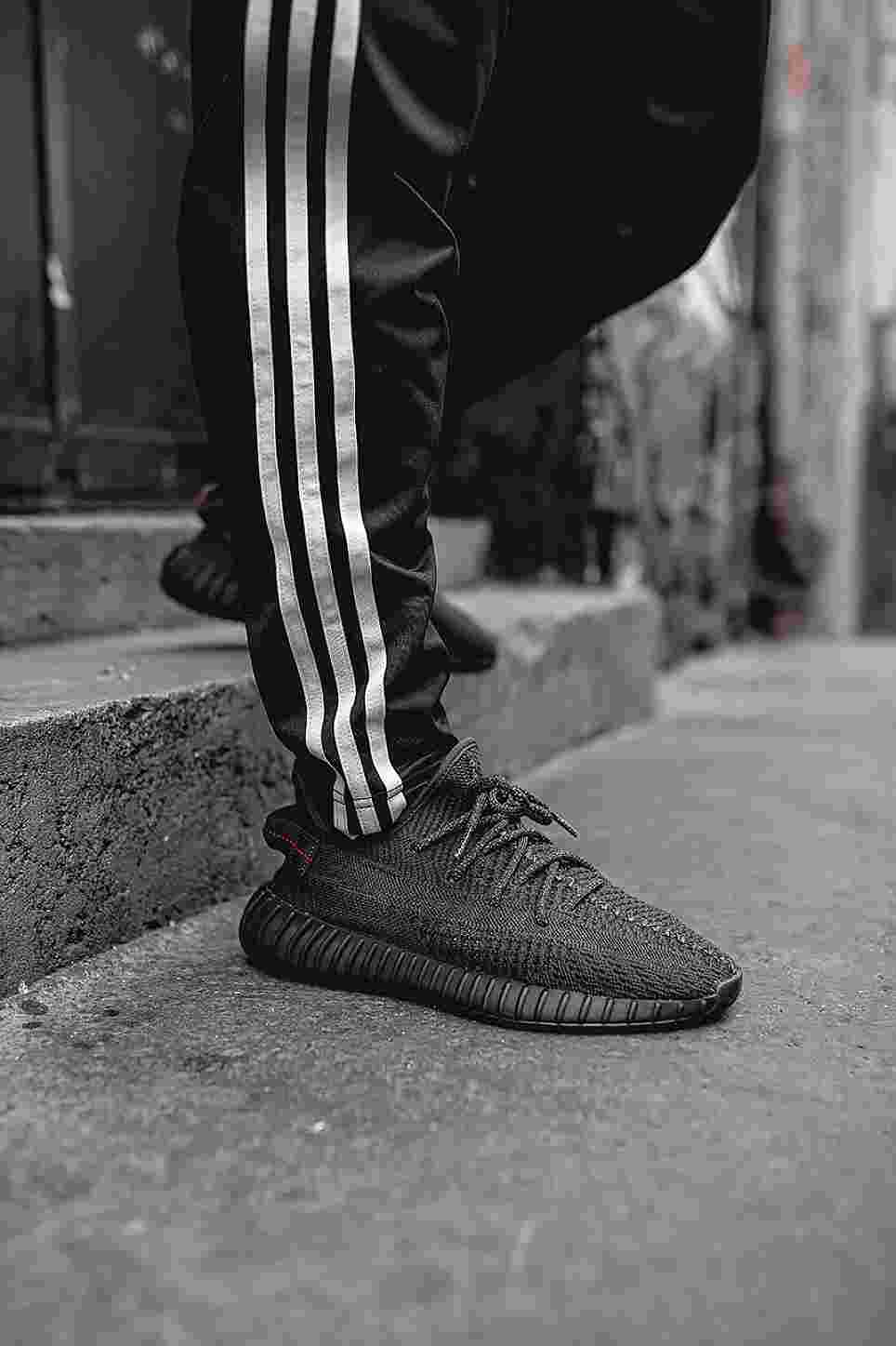 2x triple black yeezy