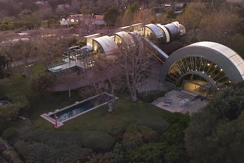 Futuristic Home with Detachable Rooms