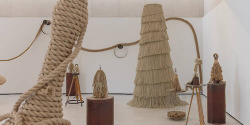 Rope sculptures explore labor and collective resistance
