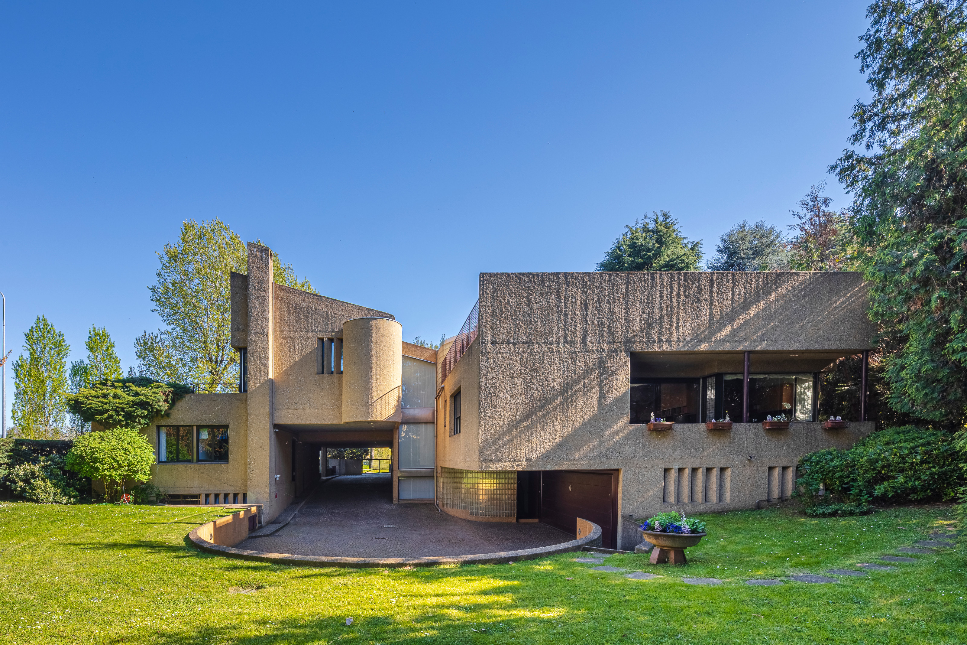 A 1970s Italian brutalist villa outside Milan