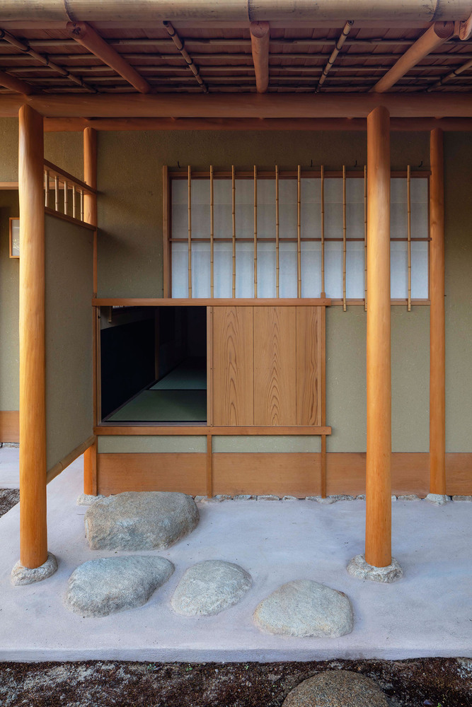 Coffee or Tea: Third Places, Kiosks, and the Retail Architecture of Duration