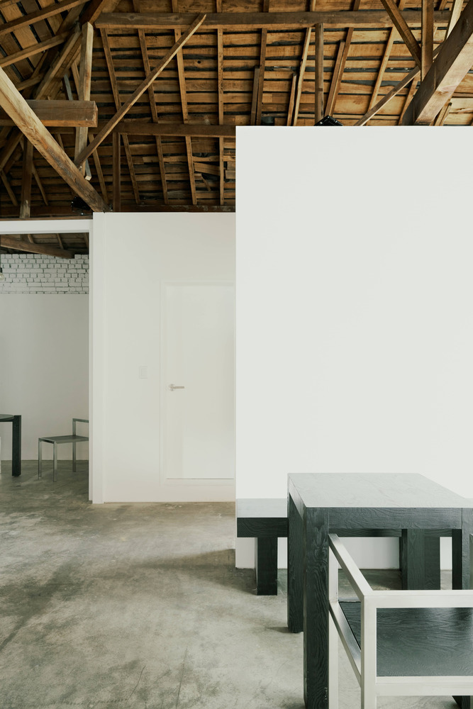 Coffee or Tea: Third Places, Kiosks, and the Retail Architecture of Duration