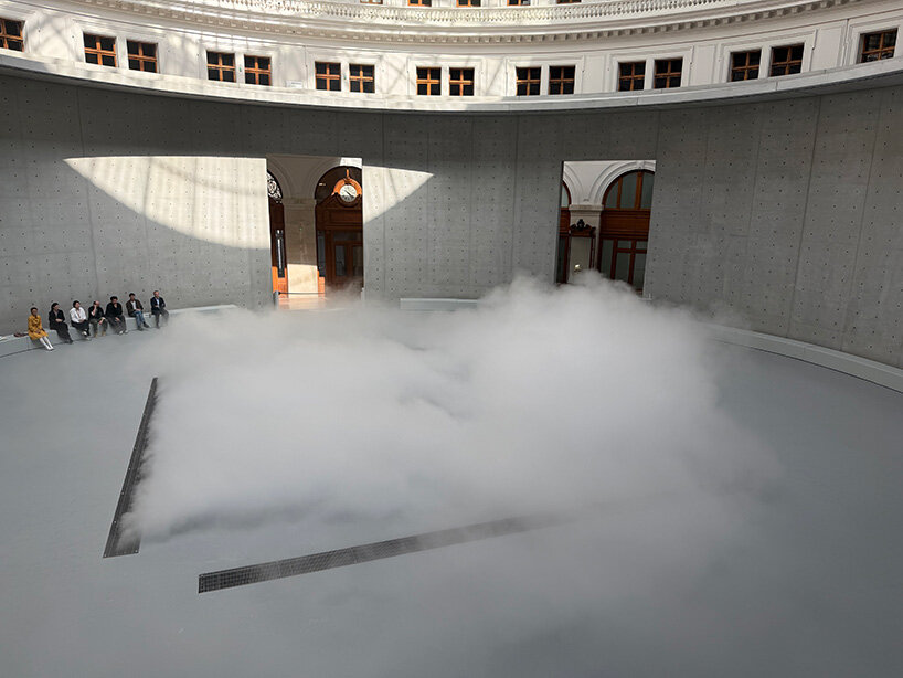 Living fog cloud by fujiko nakaya fills tadao ando’s rotunda at paris’s bourse de commerce