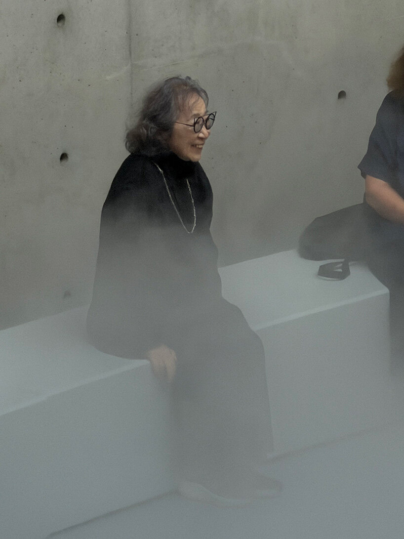Living fog cloud by fujiko nakaya fills tadao ando’s rotunda at paris’s bourse de commerce