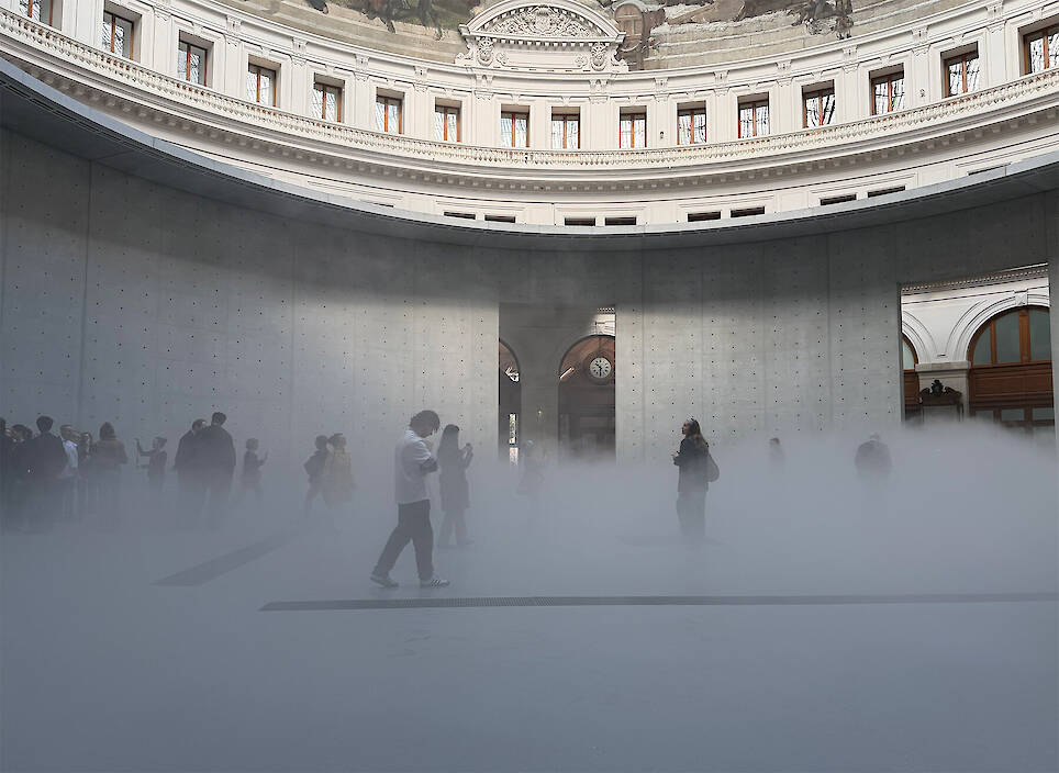 Living fog cloud by fujiko nakaya fills tadao ando’s rotunda at paris’s bourse de commerce