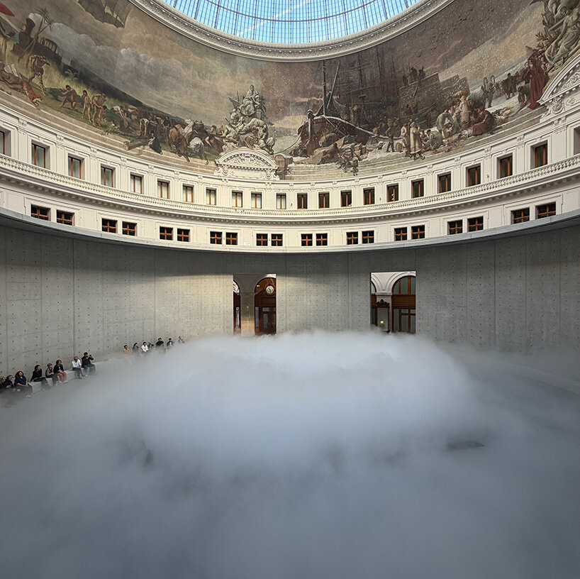 Living fog cloud by fujiko nakaya fills tadao ando’s rotunda at paris’s bourse de commerce