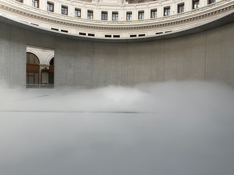 Living fog cloud by fujiko nakaya fills tadao ando’s rotunda at paris’s bourse de commerce
