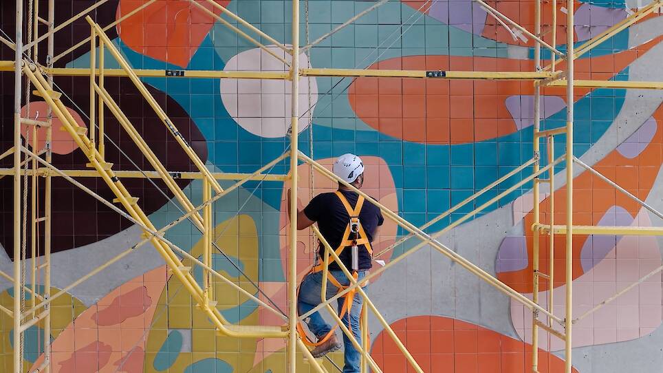 In Guadalajara, a Ceramic Tile Mural Mimics a Sun-Drenched Ecosystem