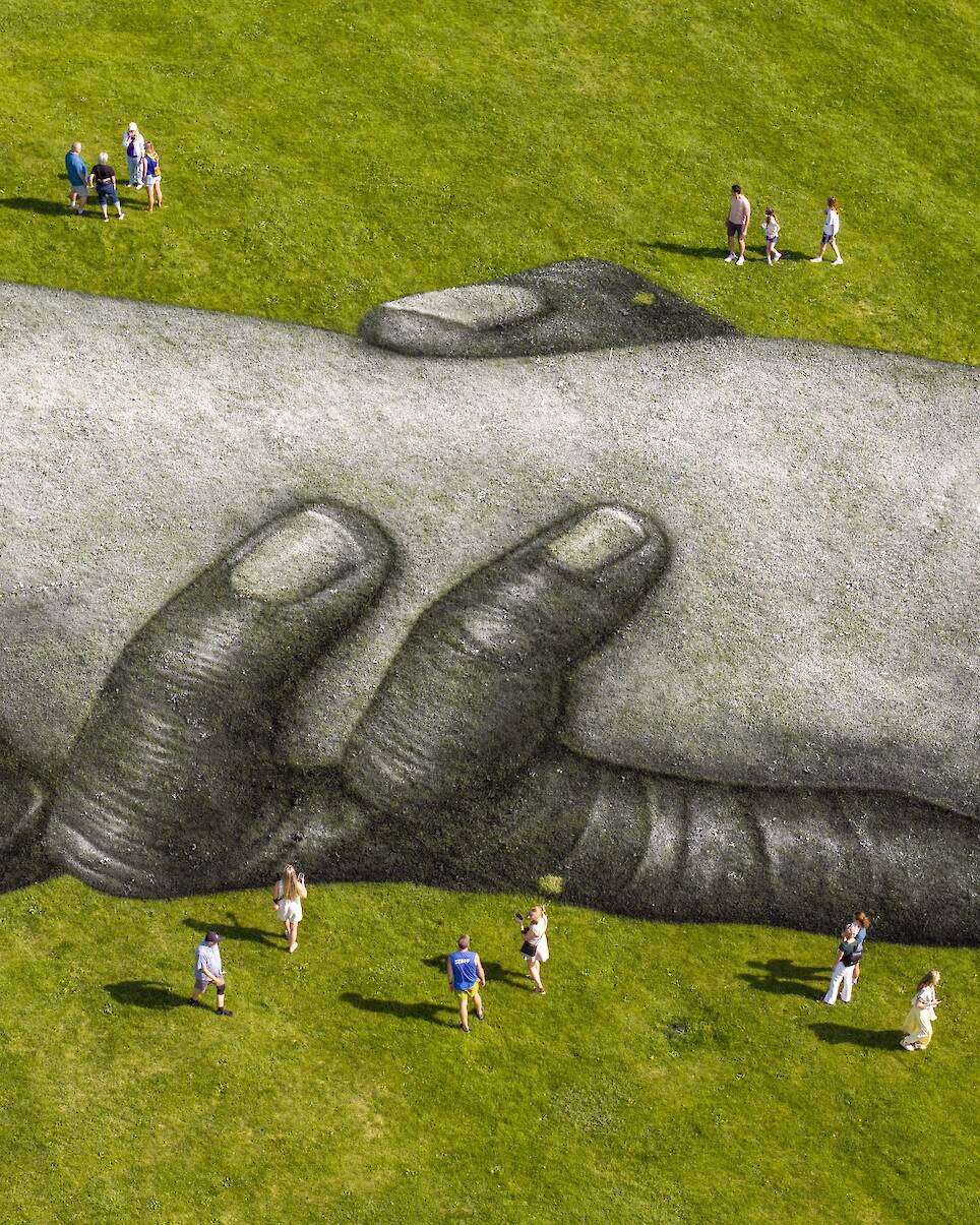 23,000-Square-Foot Clasping Arms Celebrate Community Resilience in Minneapolis