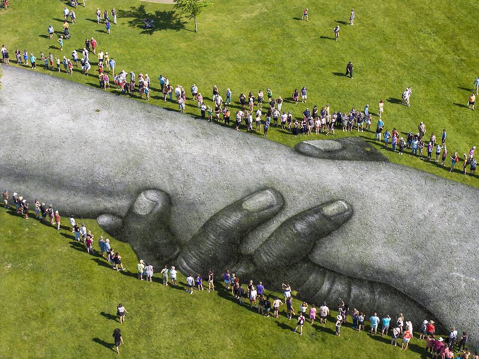 23,000-Square-Foot Clasping Arms Celebrate Community Resilience in Minneapolis