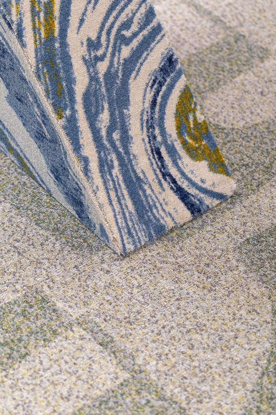 At 3daysofdesign, ege Carpets Mounted an Immersive Display Tying Shape to Sense