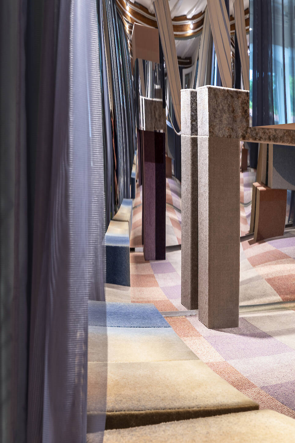 At 3daysofdesign, ege Carpets Mounted an Immersive Display Tying Shape to Sense
