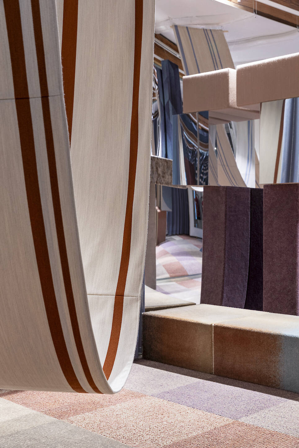 At 3daysofdesign, ege Carpets Mounted an Immersive Display Tying Shape to Sense