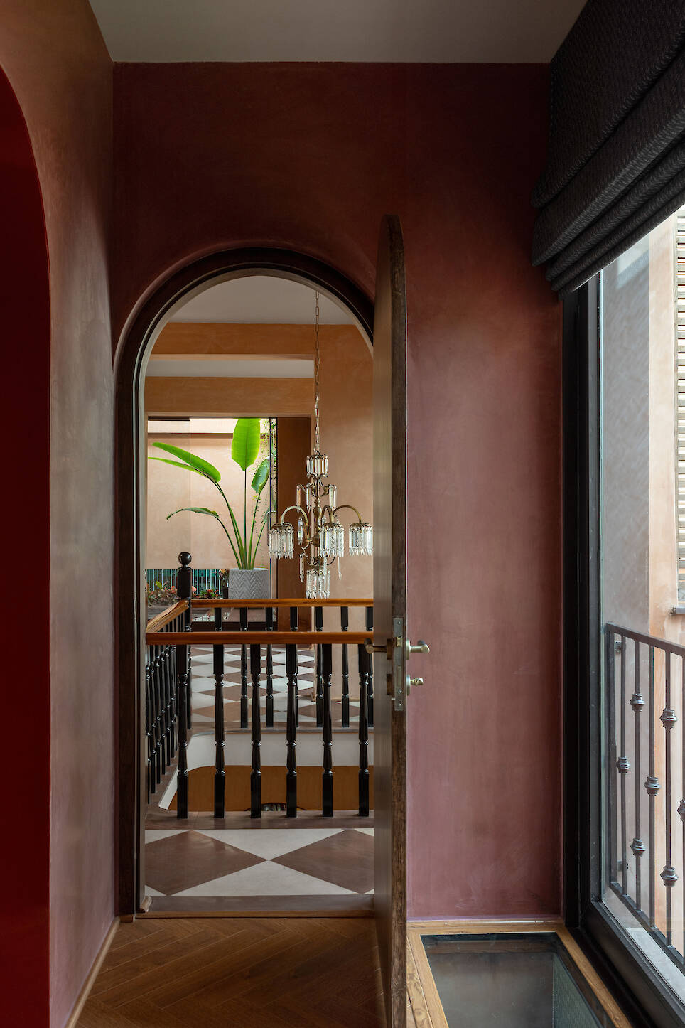 A Tale of Tinted Courts Residence / Architects Collaborative