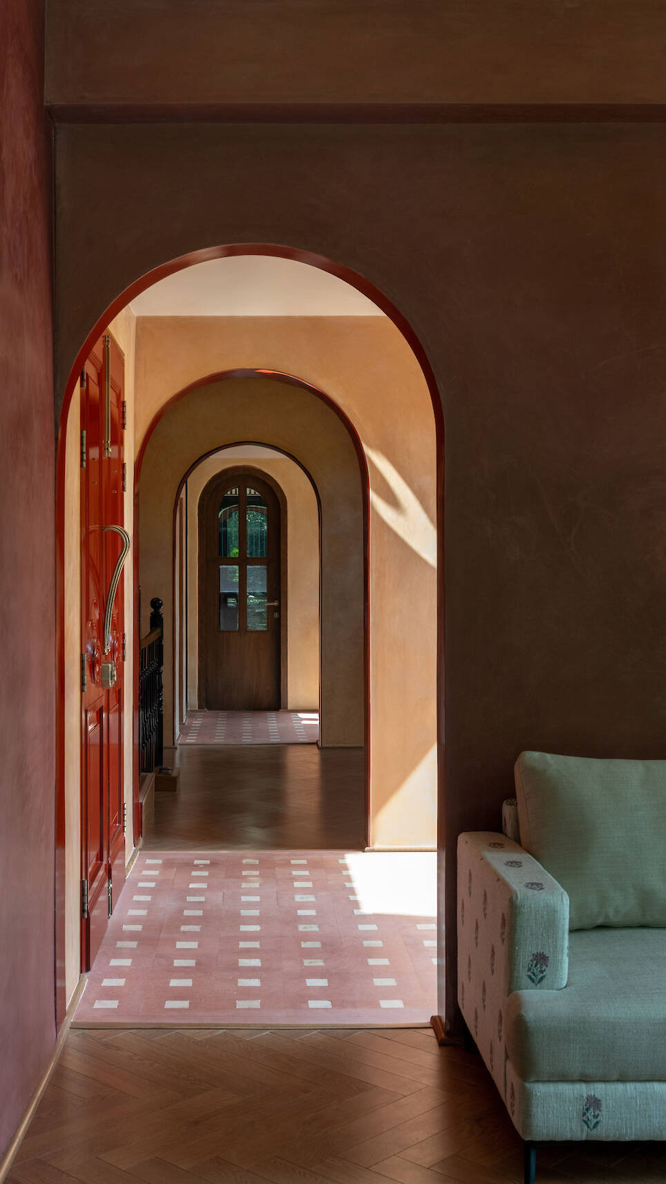 A Tale of Tinted Courts Residence / Architects Collaborative