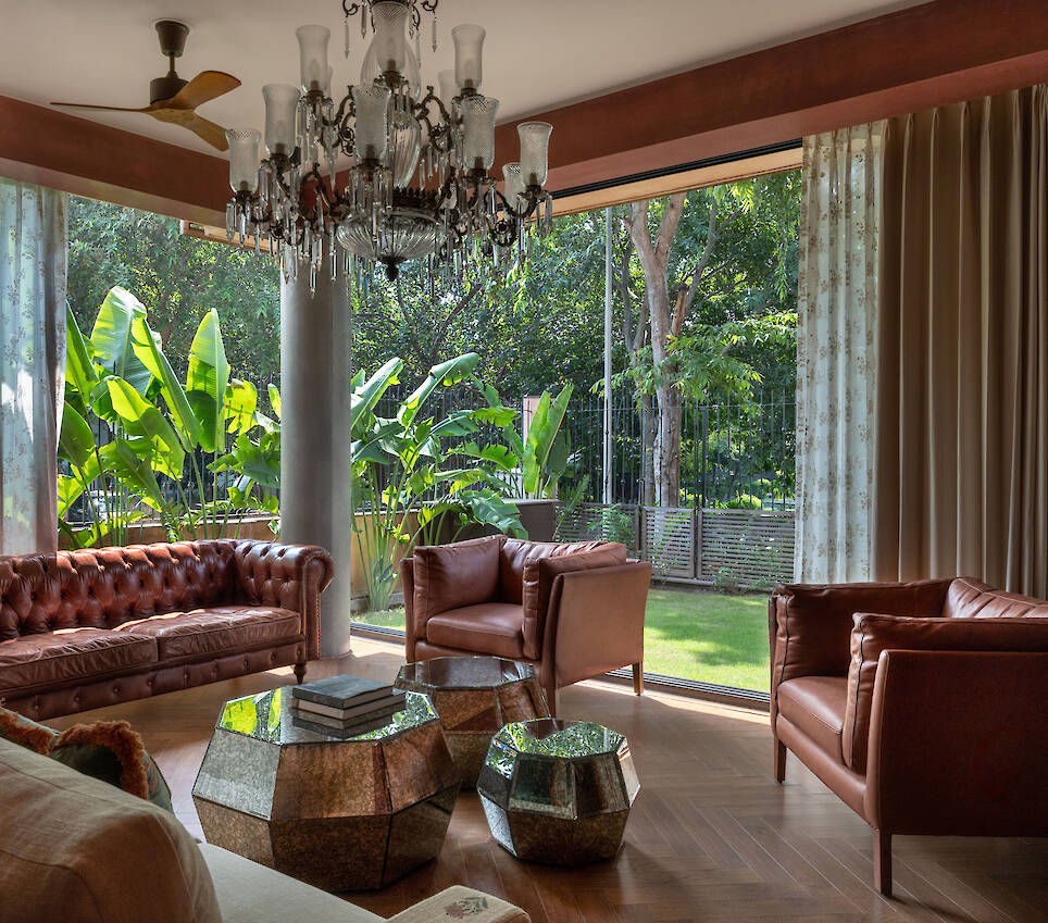 A Tale of Tinted Courts Residence / Architects Collaborative