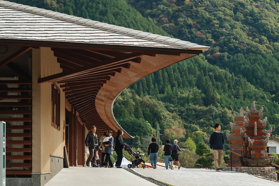 Misato Canoe Boathouse / STUDIO YY