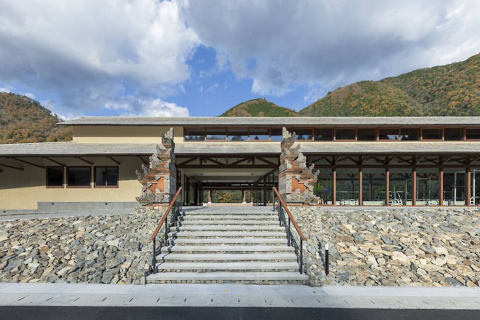 Misato Canoe Boathouse / STUDIO YY