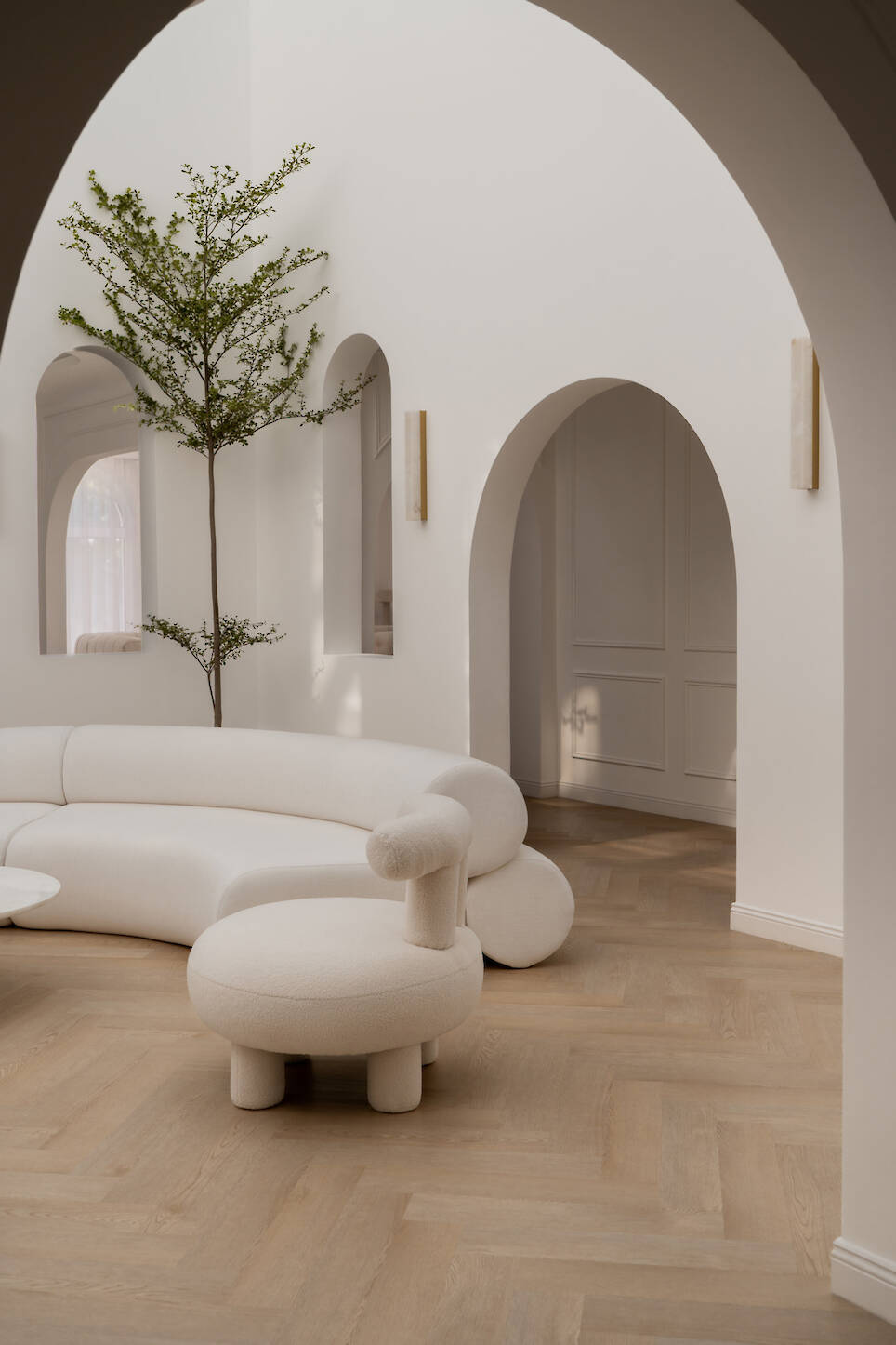 This Sculptural Dubai Home Turns Arches and Light Into Everyday Luxury
