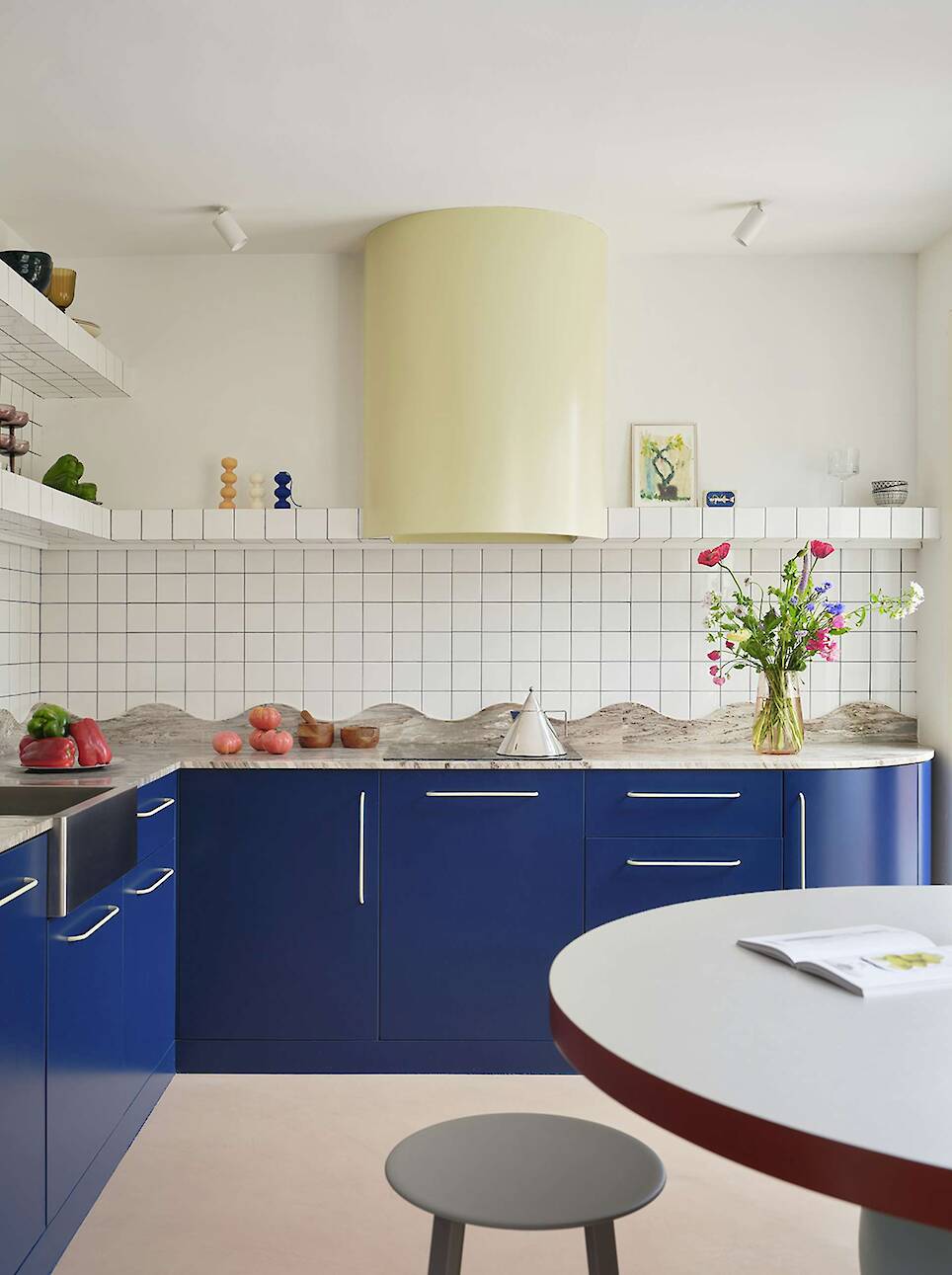 This Eye-Popping Madrid Apartment Overachieves on Its Only Goal - Photo 6 of 13 -