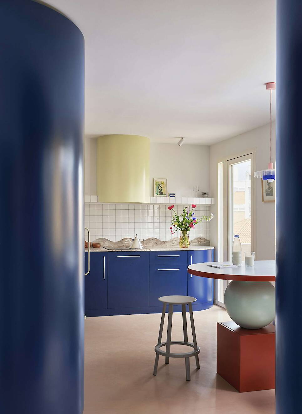 This Eye-Popping Madrid Apartment Overachieves on Its Only Goal - Photo 4 of 13 -