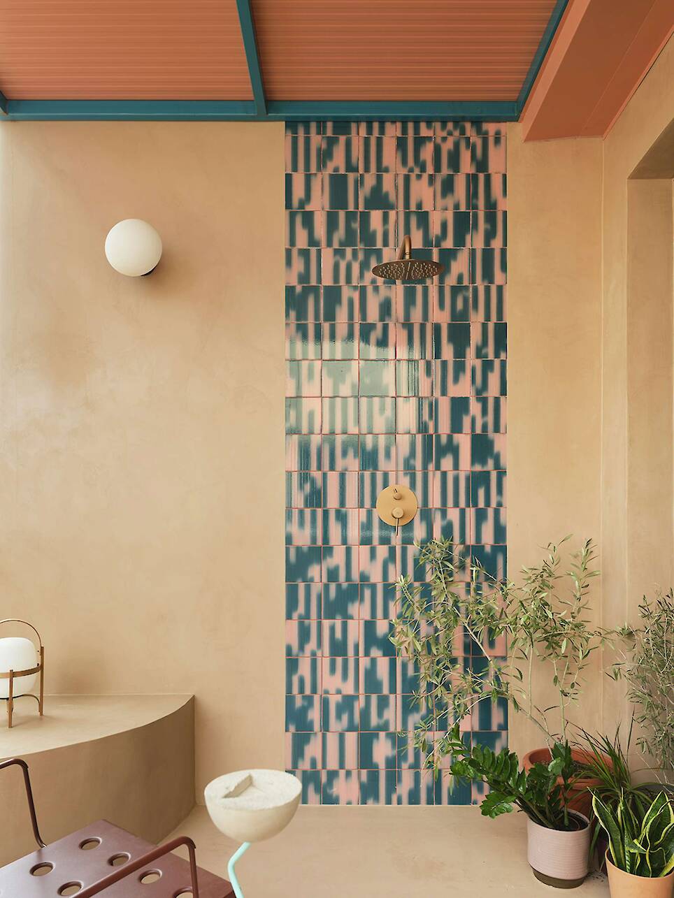 This Eye-Popping Madrid Apartment Overachieves on Its Only Goal - Photo 12 of 13 -