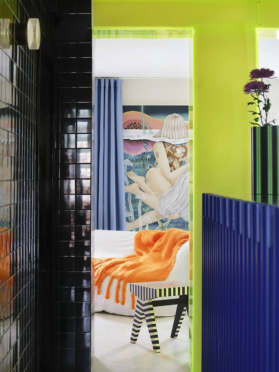 This Eye-Popping Madrid Apartment Overachieves on Its Only Goal - Photo 7 of 13 -