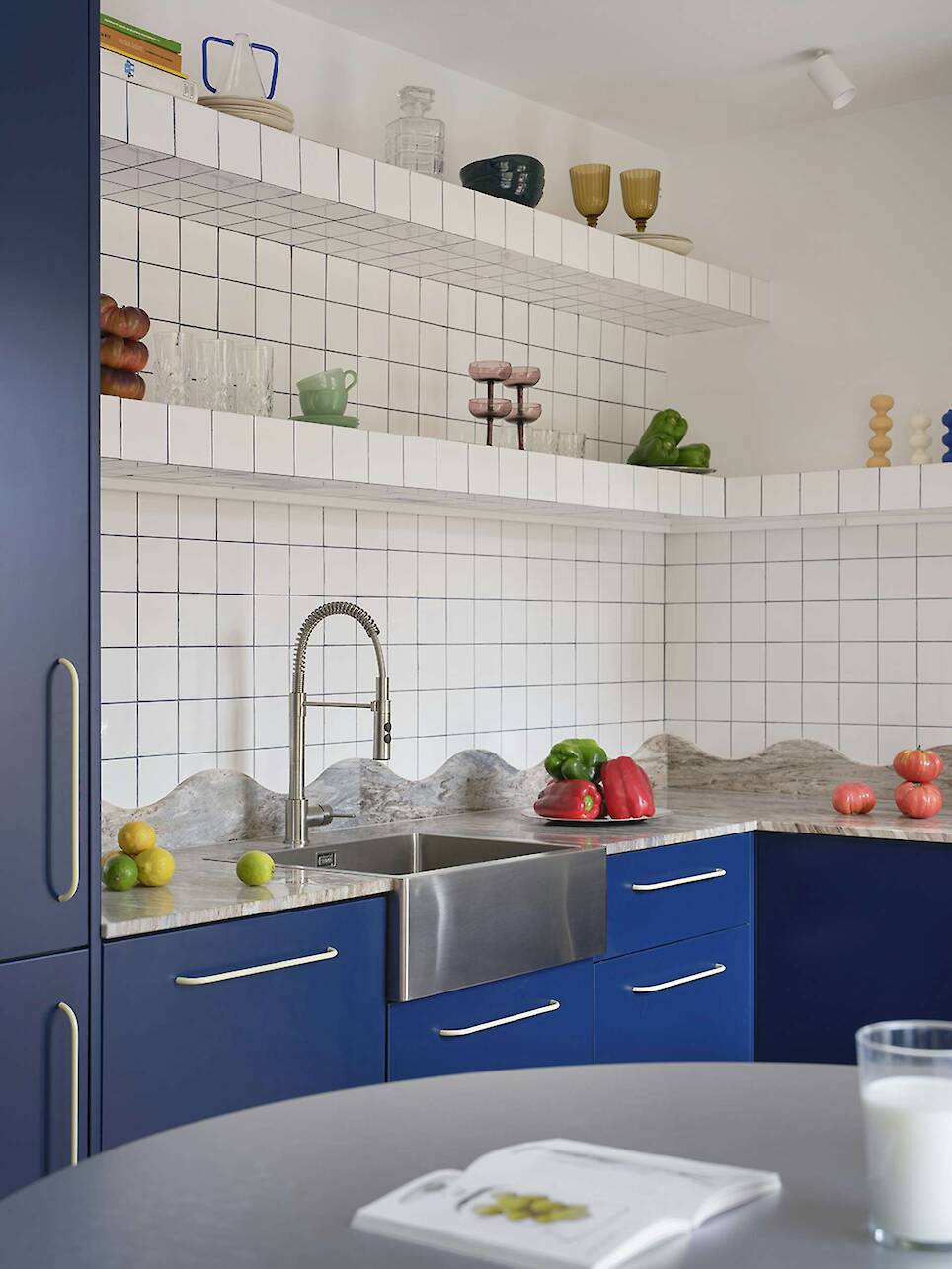 This Eye-Popping Madrid Apartment Overachieves on Its Only Goal - Photo 5 of 13 -