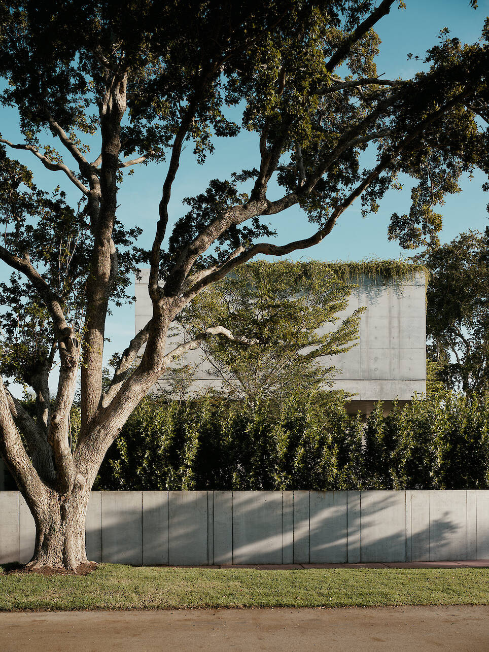 Miami house by studiokp2, a minimalist concrete building with clean surfaces and monumental volumes
