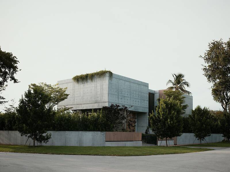 A monumentally minimalist Miami house elevates luxury living