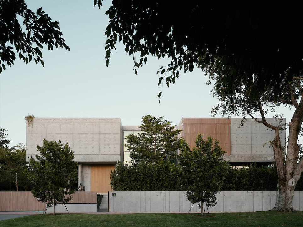 Miami house by studiokp2, a minimalist concrete building with clean surfaces and monumental volumes