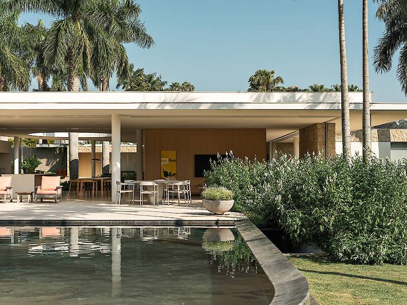 A palm tree-engulfed home by Marilia Pellegrini is a sanctuary in the heart of São Paulo