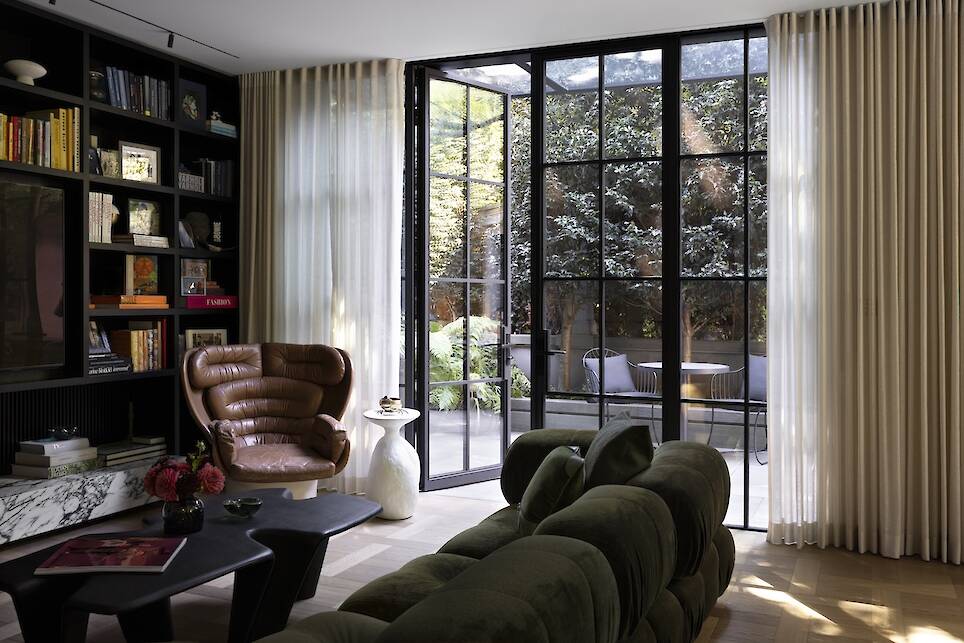 A Vancouver Addition Blurs the Line Between House and Garden