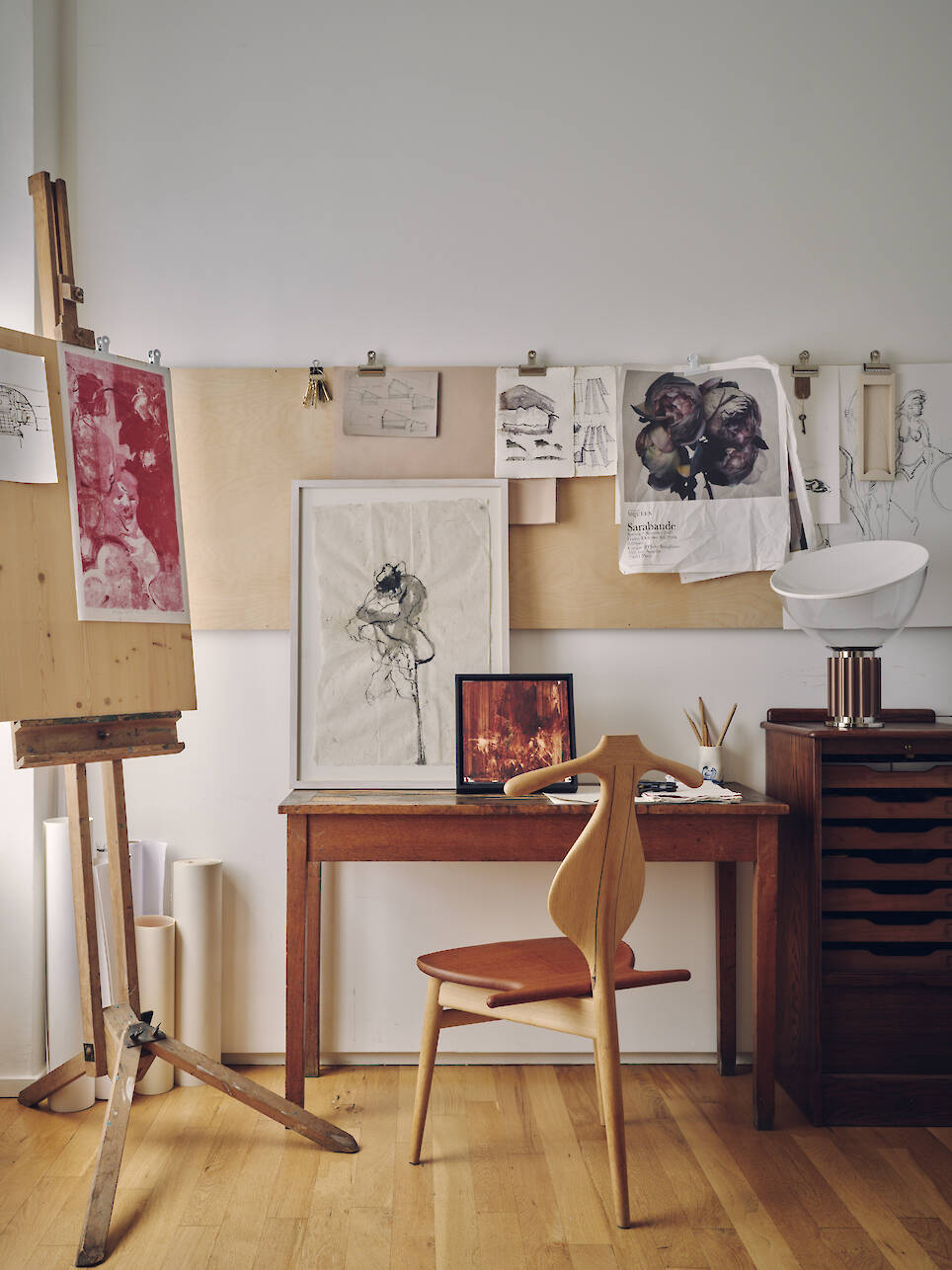 a london apartment by Piercy&Co, titled Apartment 21, with wooden interior and highly crafted details and organic feel