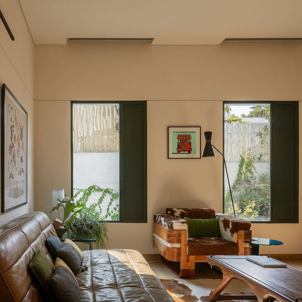 A Pink Stair With an Atrium and Bookshelves Revives This 1930s Mexico City Home - Photo 13 of 15 -