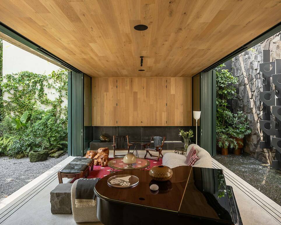 A Pink Stair With an Atrium and Bookshelves Revives This 1930s Mexico City Home - Photo 10 of 15 -