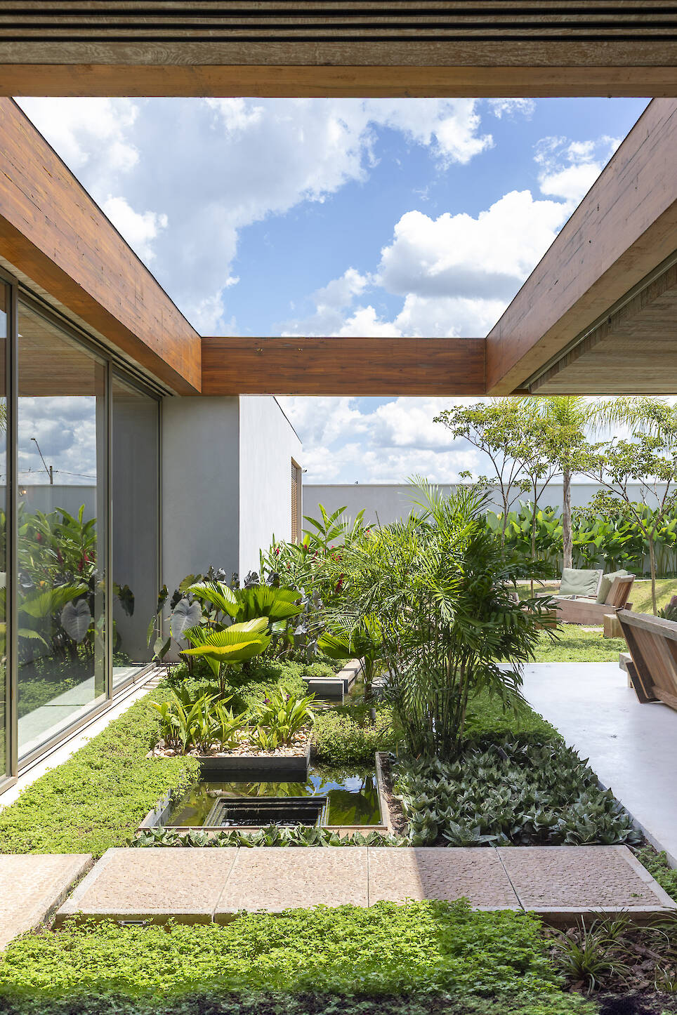 Views of the garden, landscaped by LF Paisagismo