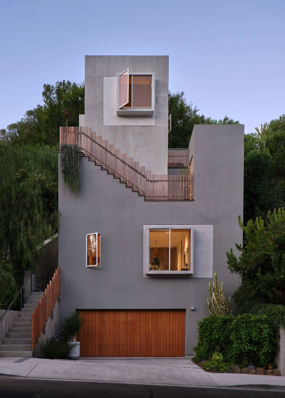 This Monolithic Home in Los Angeles References the City’s First Museum - Photo 4 of 15 -