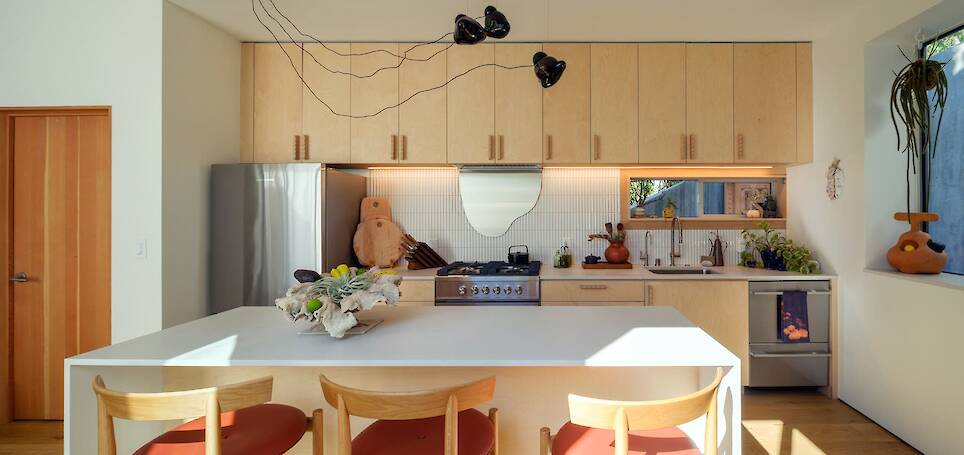 This Monolithic Home in Los Angeles References the City’s First Museum - Photo 11 of 15 -