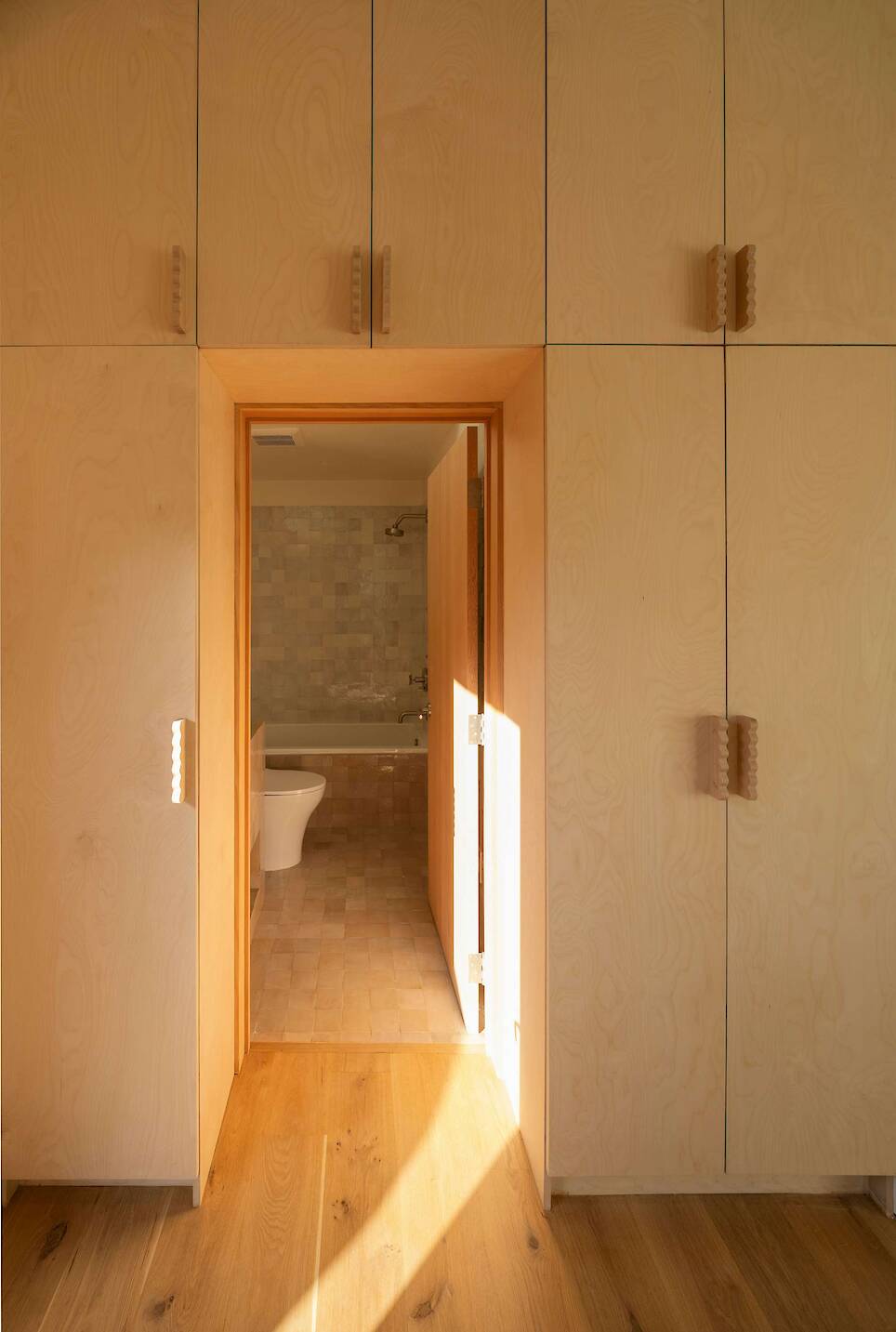 This Monolithic Home in Los Angeles References the City’s First Museum - Photo 15 of 15 -