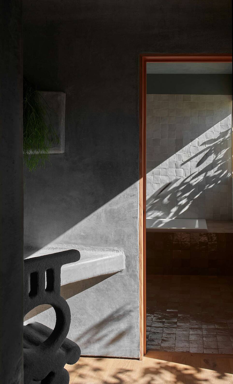 This Monolithic Home in Los Angeles References the City’s First Museum - Photo 13 of 15 -