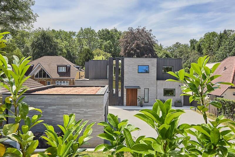 A Contemporary Passive House Elevates Sustainable Courtyard Living in Hertfordshire