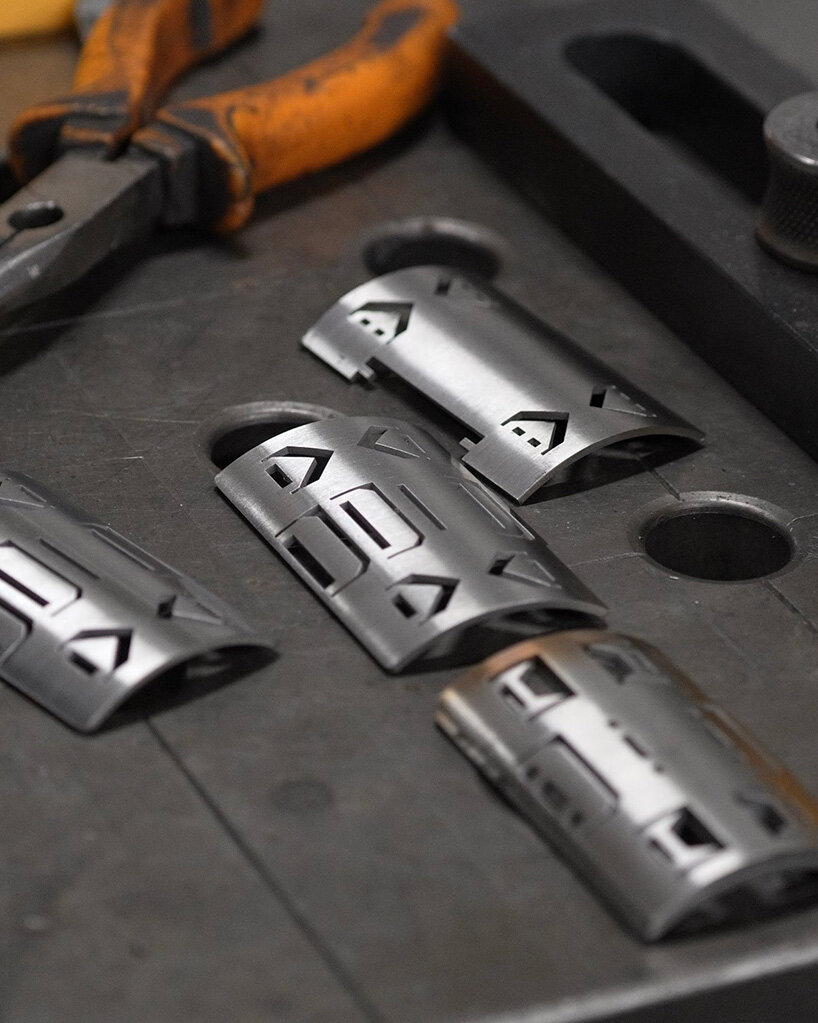 three-axis joint connects raw tree branches without screws for self-building structures - 14