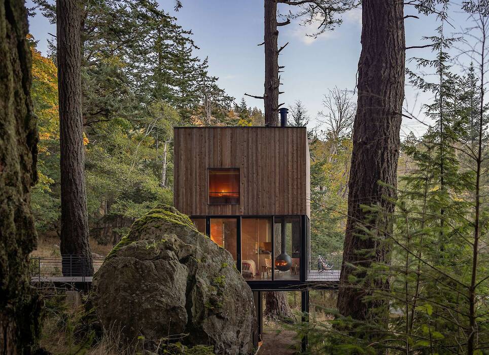 Corbusier and Thoreau Inspired This 400-Square-Foot Washington Retreat - Photo 3 of 11 -