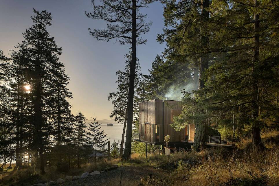 Corbusier and Thoreau Inspired This 400-Square-Foot Washington Retreat - Photo 1 of 11 -