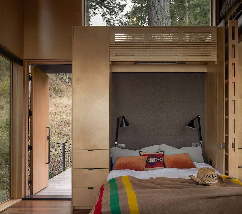 Corbusier and Thoreau Inspired This 400-Square-Foot Washington Retreat - Photo 7 of 11 -