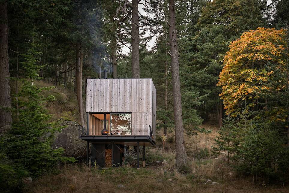 Corbusier and Thoreau Inspired This 400-Square-Foot Washington Retreat - Photo 2 of 11 -