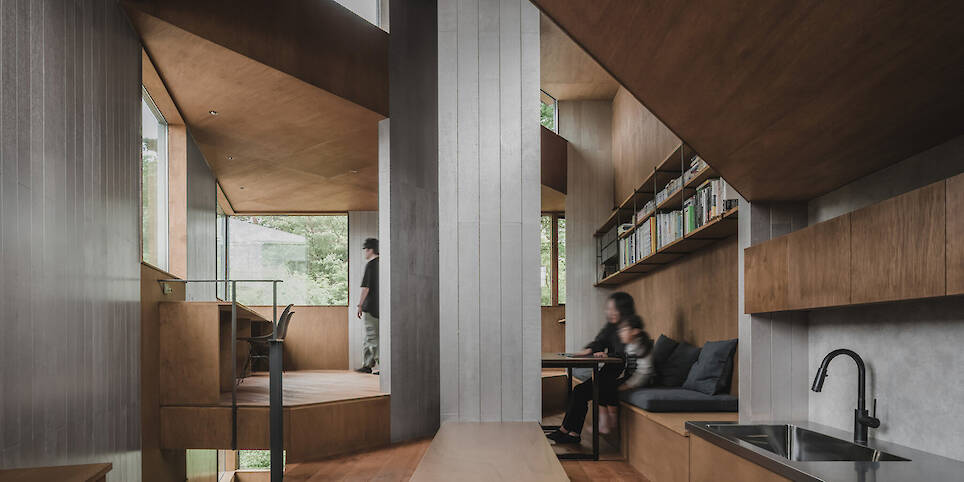 house-wall-forest-tokyo-japan-igarchitects-timber-walls-designboom-1800-1